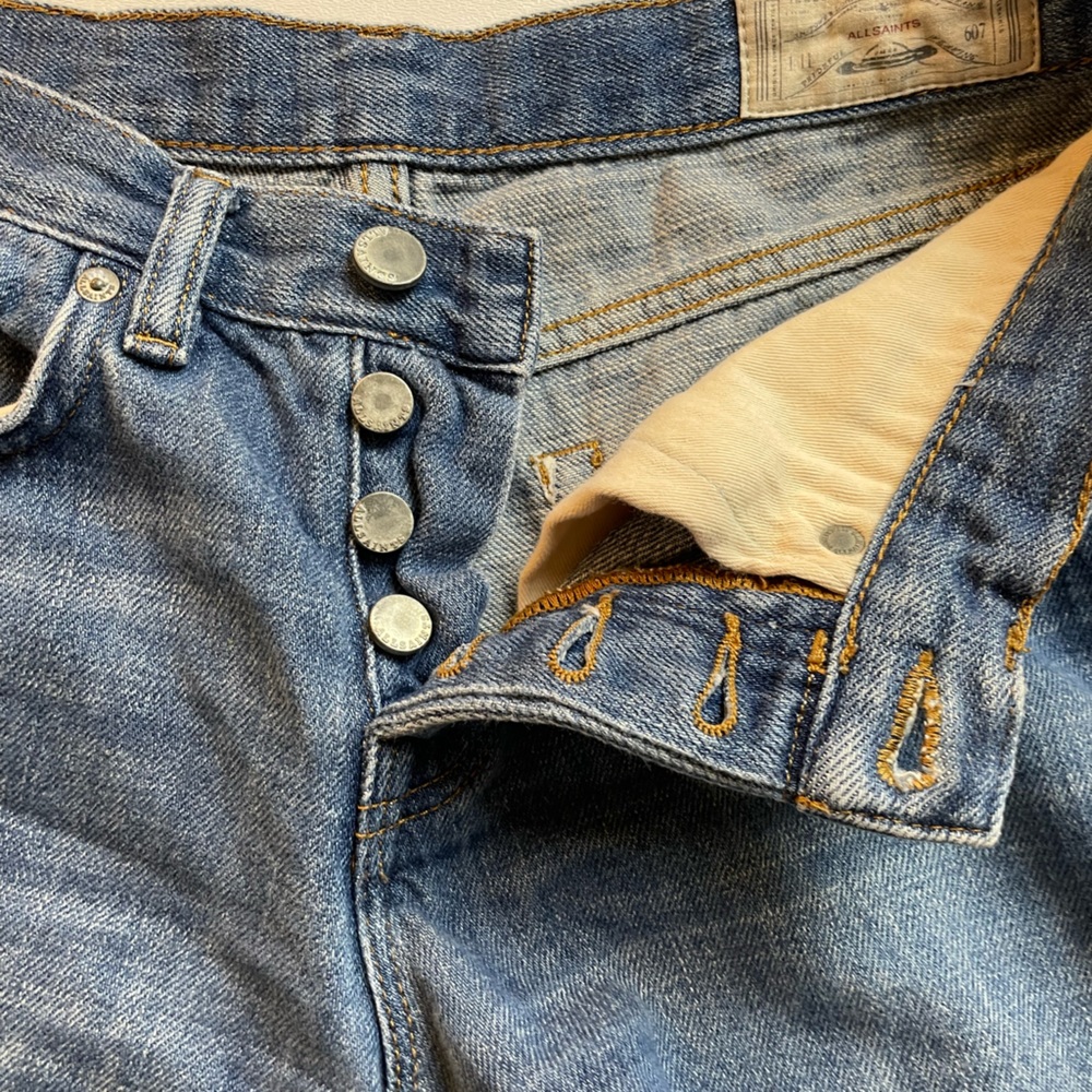 All Saints Classic Mid Rise Fly Button Medium Wash Denim Shorts Women’s Size 28 - Picture 8 of 8